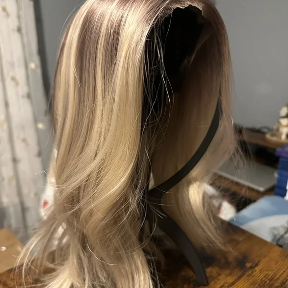 Aisom A09 in Bright Blonde - Picture 3 of 4